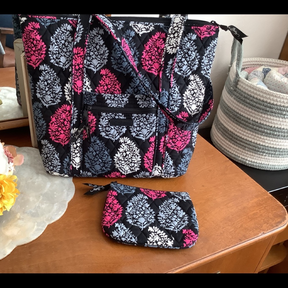 NWOT  Vera Bradley large tote “Northern Lights”.